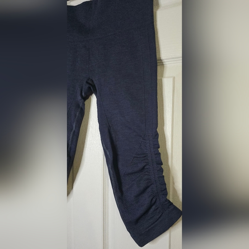 Lululemon In The Flow Crop II - Navy 16.5" - Picture 6 of 9